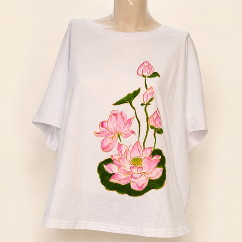 Lotus Bloom – Handbemaltes T-Shirt