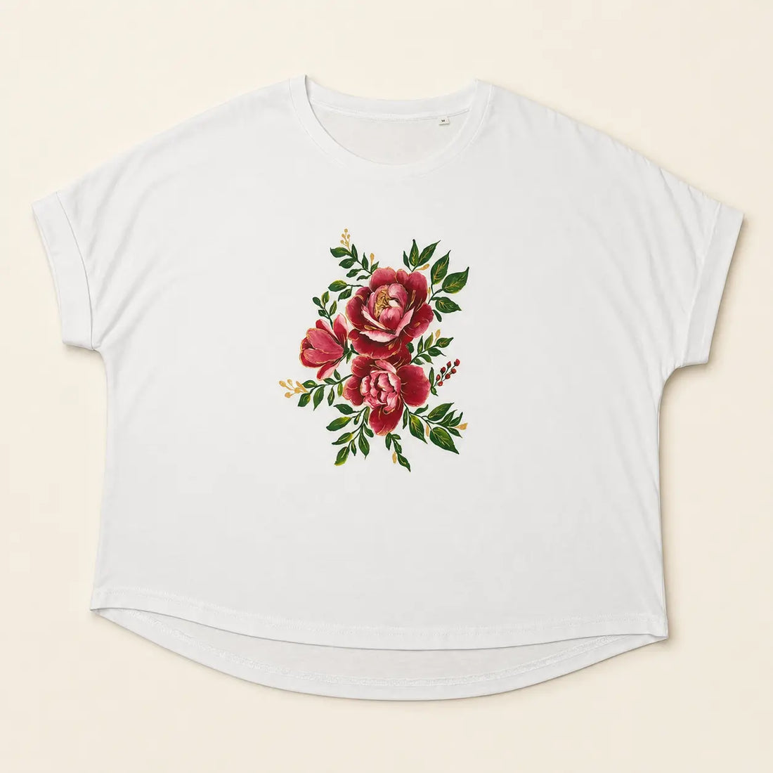 Burgundy Peony –  Handbemaltes T-Shirt