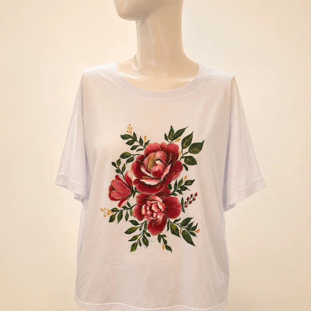 Burgundy Peony –  Handbemaltes T-Shirt