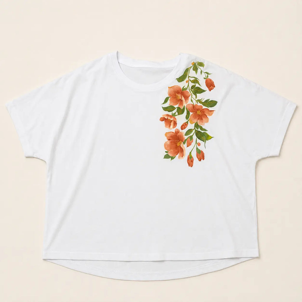 Burnt Orange Bloom – Handbemaltes T-Shirt