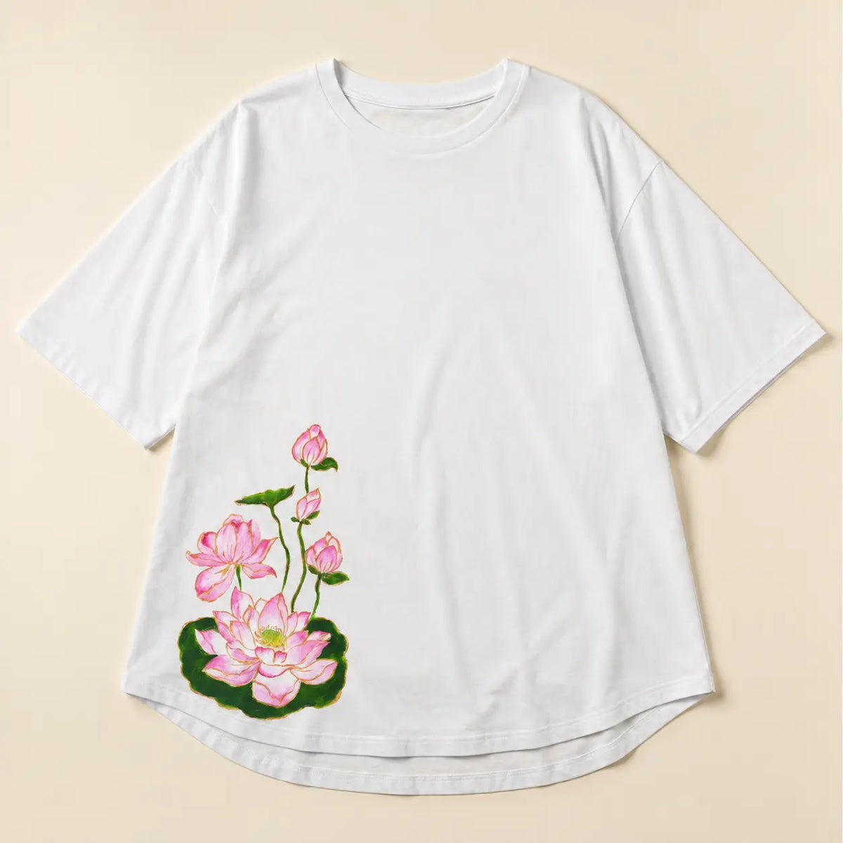 Lotus Bloom – Handbemaltes T-Shirt