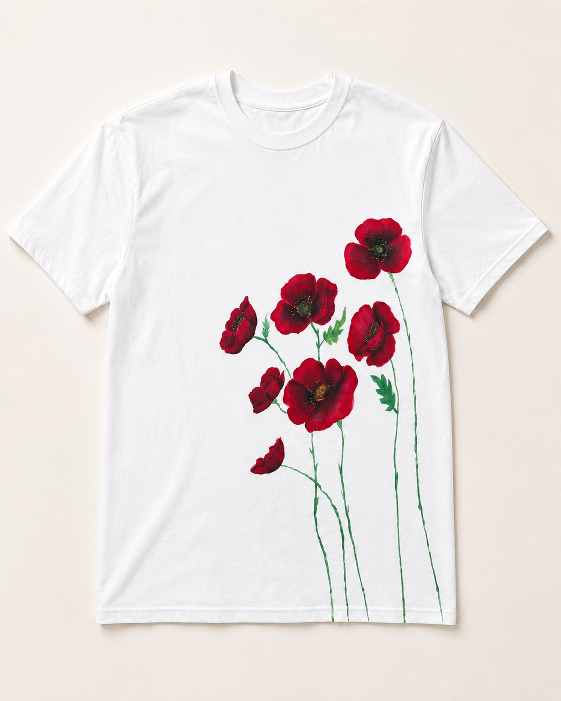 Poppy Affair – handbemaltes Damen-T-Shirt mit roten Mohnblüten